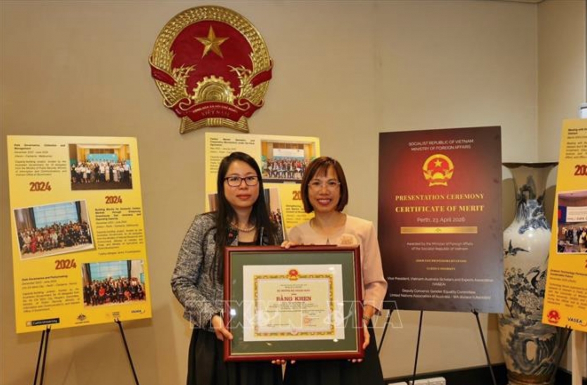 Overseas intellectual honoured for contributions to national development and Australia-Vietnam ties